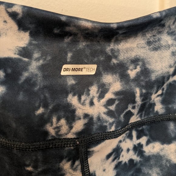 Cute Patterned Workout Capris - Picture 3 of 4